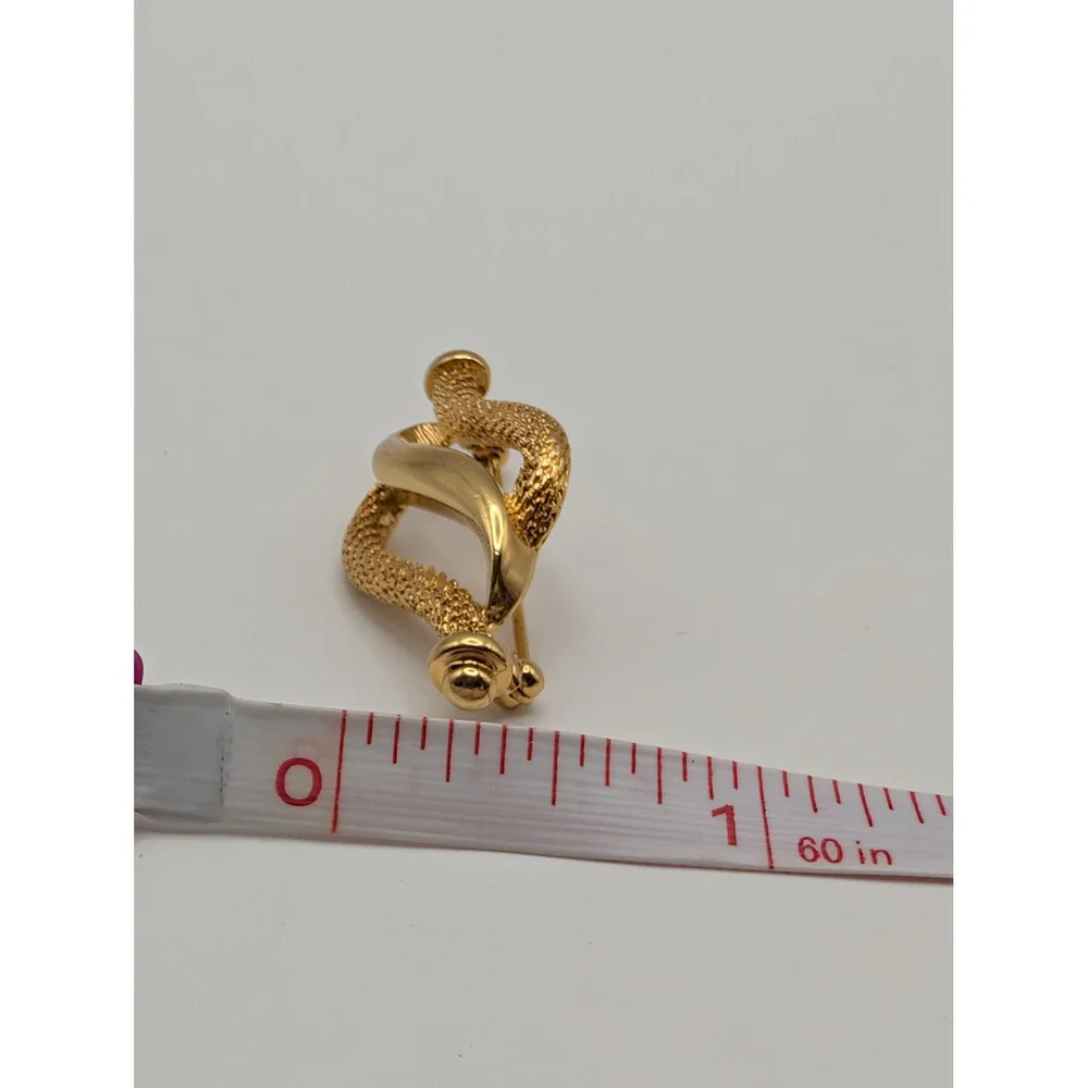 Signed Monet Gold Tone Textured Mesh Swirl Brooch Pin Abstract Modernist Vintage